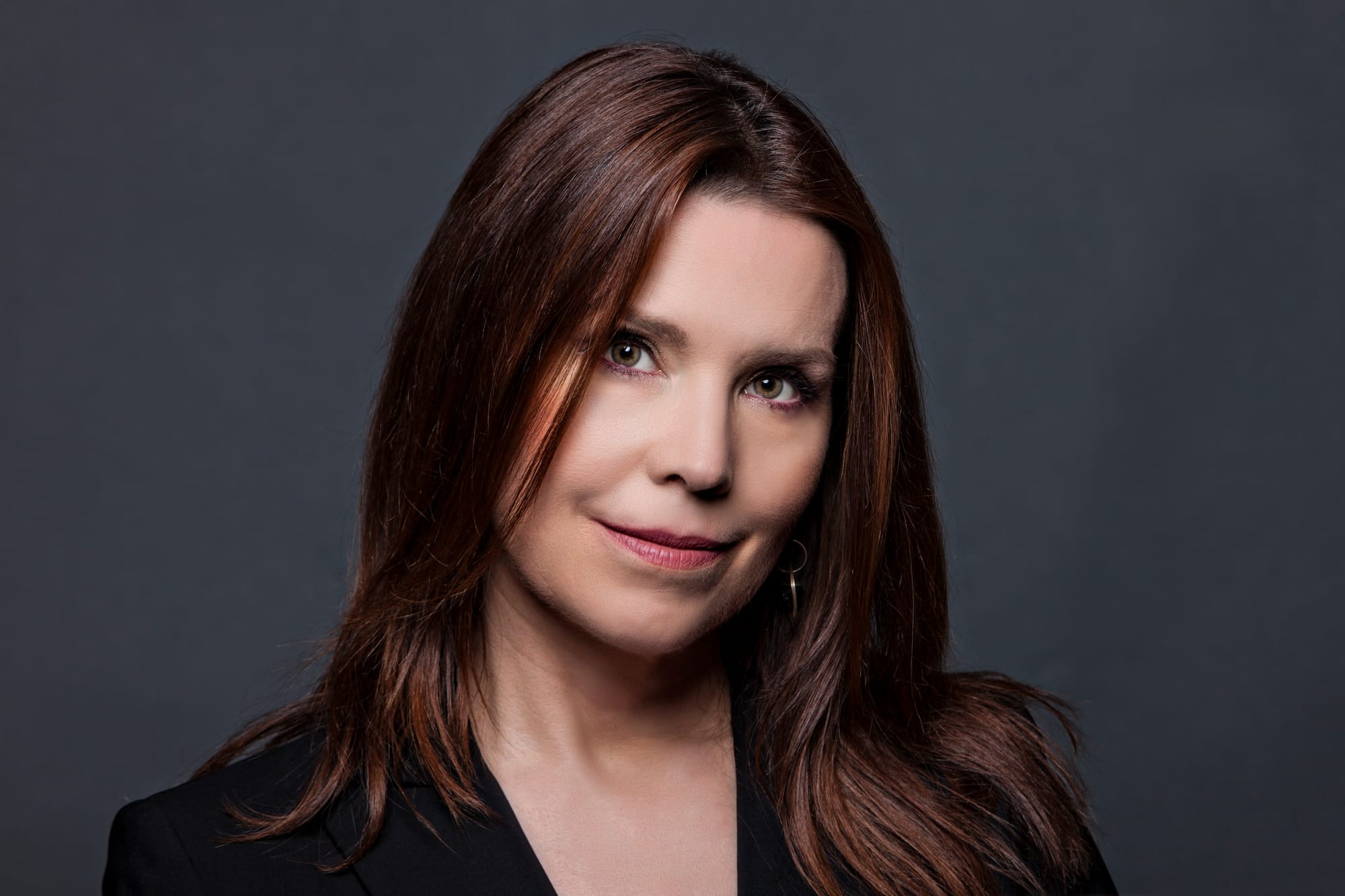 Photo of Annie Duke on a dark background